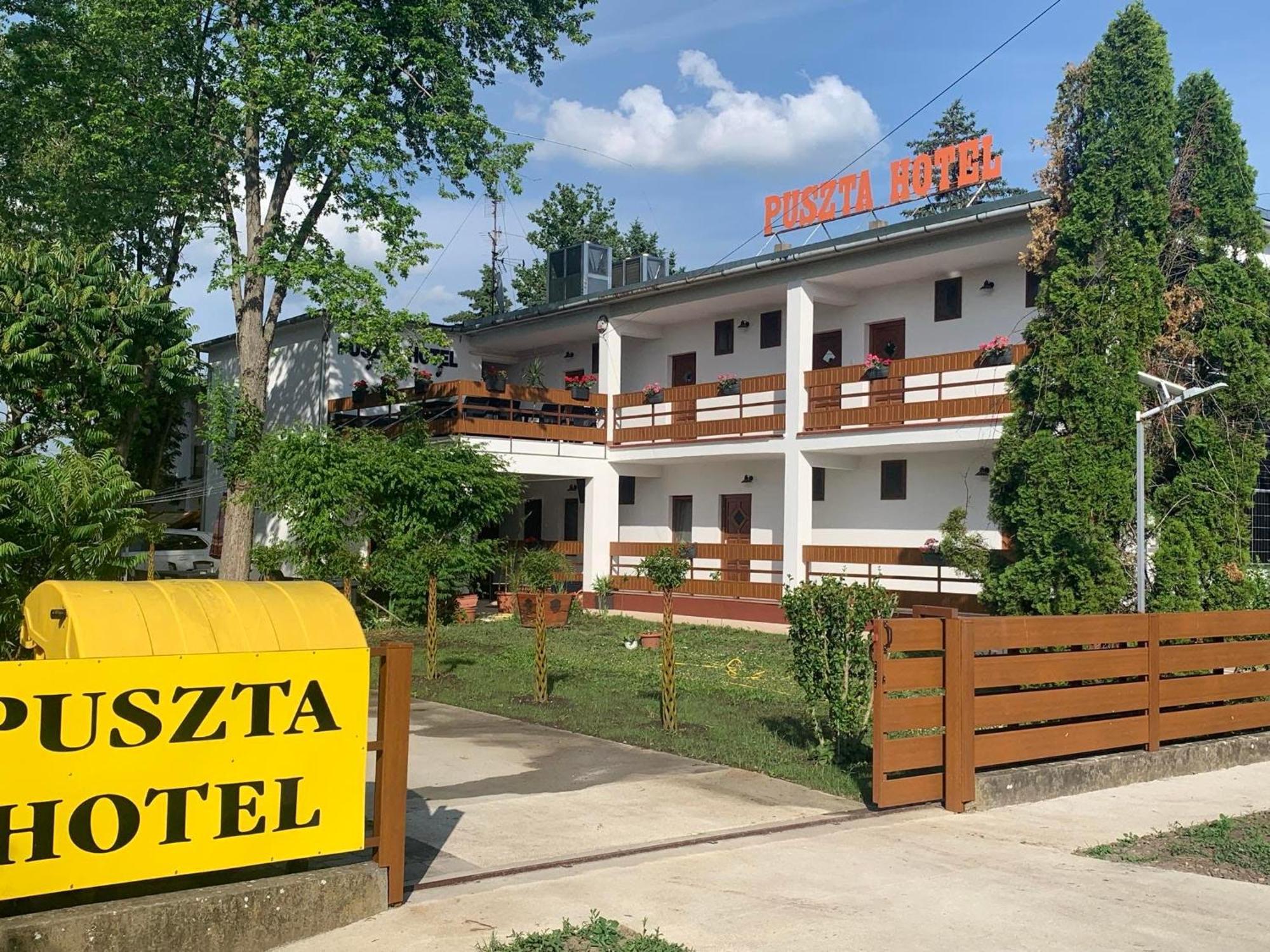 Puszta Hotel Берекфірдив Екстер'єр фото